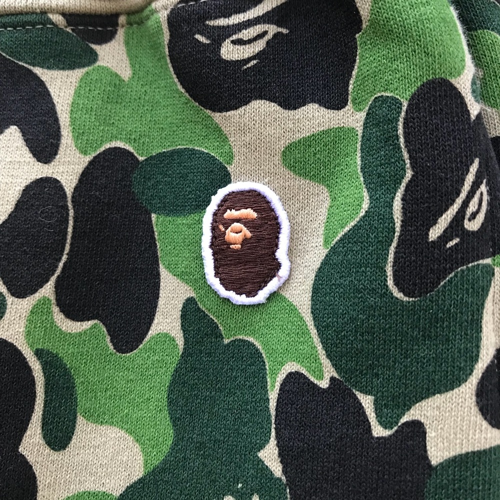 Bape x Undefeated Sweat Pants - Picture 3 of 7